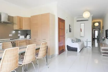 Side Seaview Apt